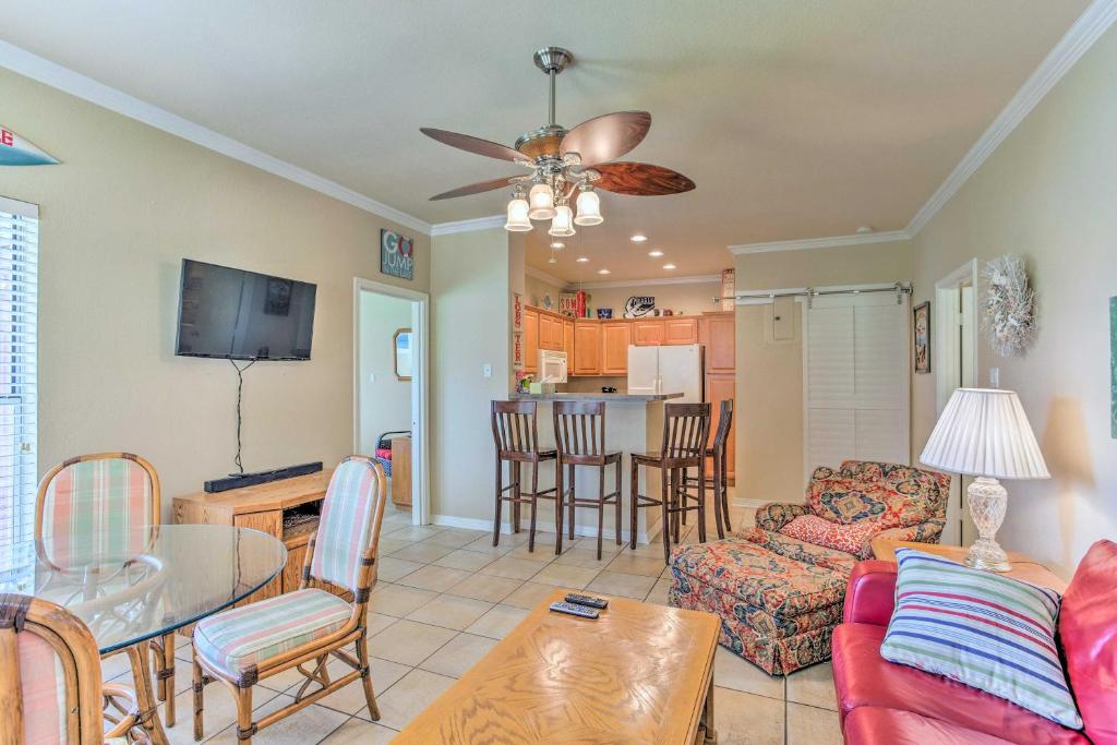 Relaxing Condo with Patio Walk to Lake Texoma! - image 4