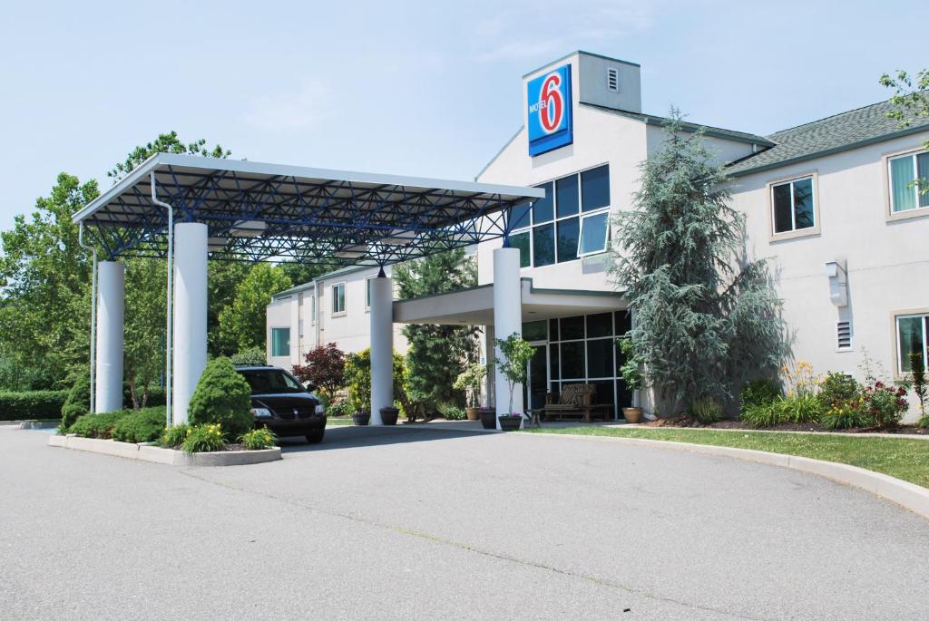 Motel 6-Pottstown PA - image 2