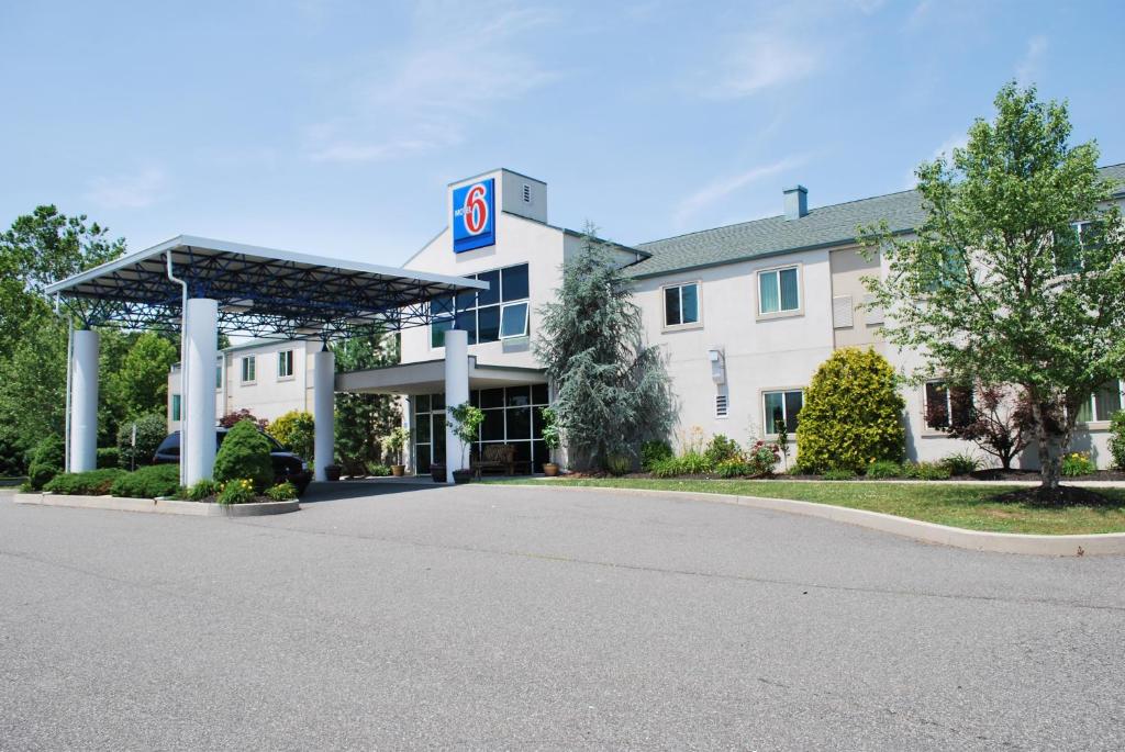 Motel 6-Pottstown PA - image 3