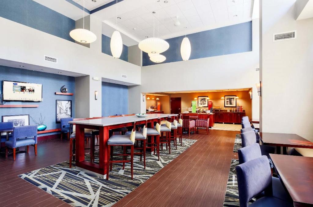 Hampton Inn & Suites Poughkeepsie - image 3