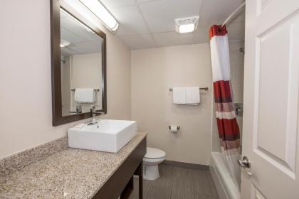 Red Roof Inn PLUS+ Poughkeepsie - image 4