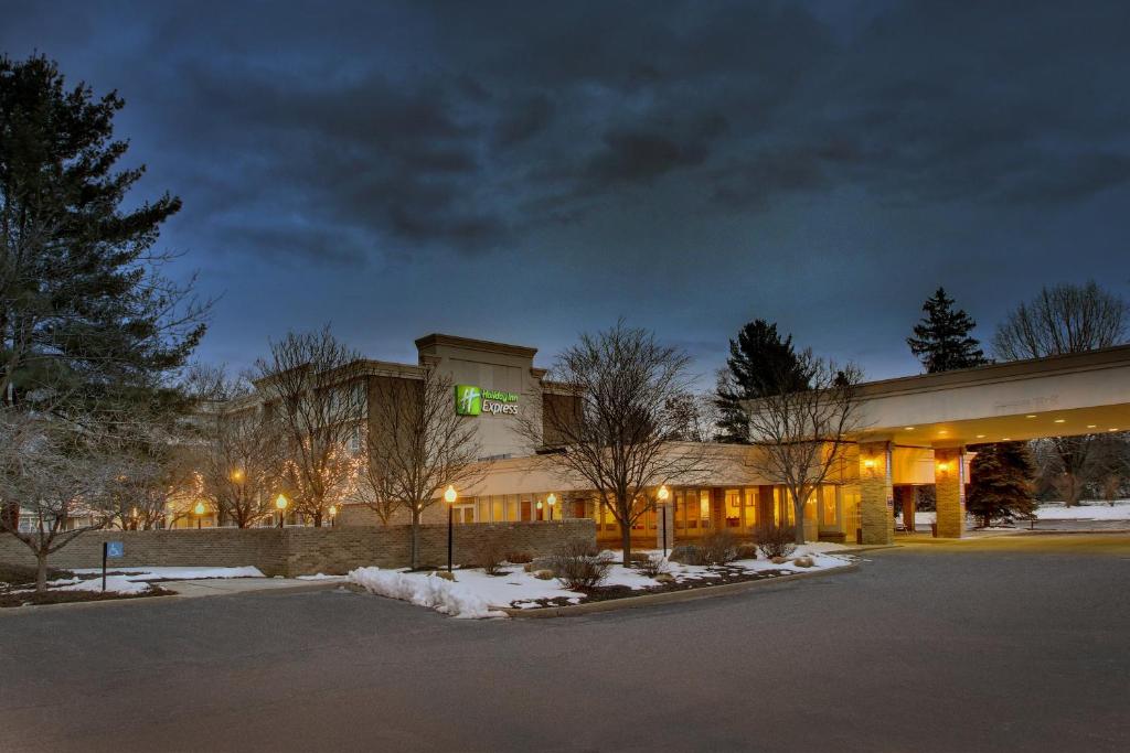 Holiday Inn Express Poughkeepsie an IHG Hotel - image 2