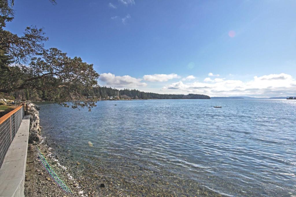 Gorgeous Poulsbo Waterfront Home on Liberty Bay! - image 5