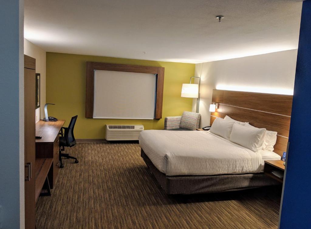 Holiday Inn Express Hotel & Suites Claypool Hill -Richlands Area an IHG Hotel - image 5