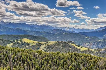 Yellowstone River Lodge with Kayaks Mtn Views! - image 3