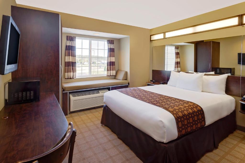 Microtel Inn & Suites by Wyndham Prairie du Chien - image 5