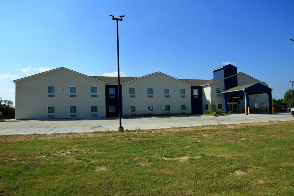 Americas Best Value Inn & Suites Prairieville - main image