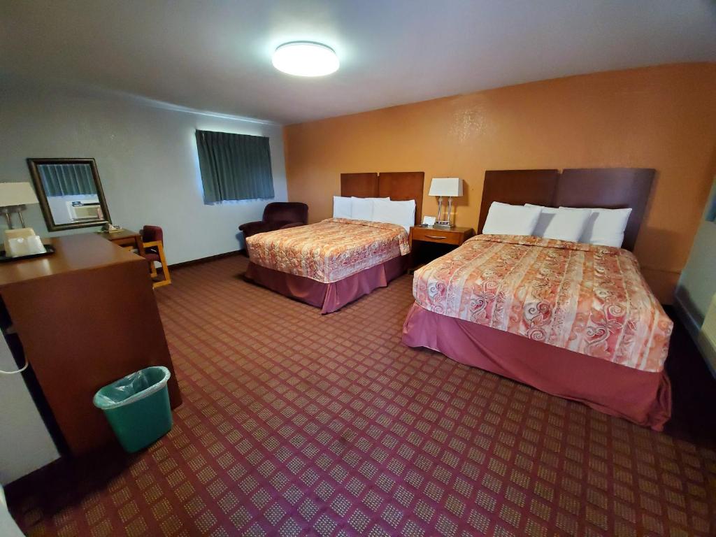 Economy Inn - image 7