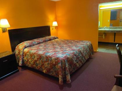 Pratt Budget Inn - image 13