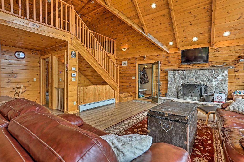 Catskills Home with Deck and Game Room 14 Mi to Ski! - image 7