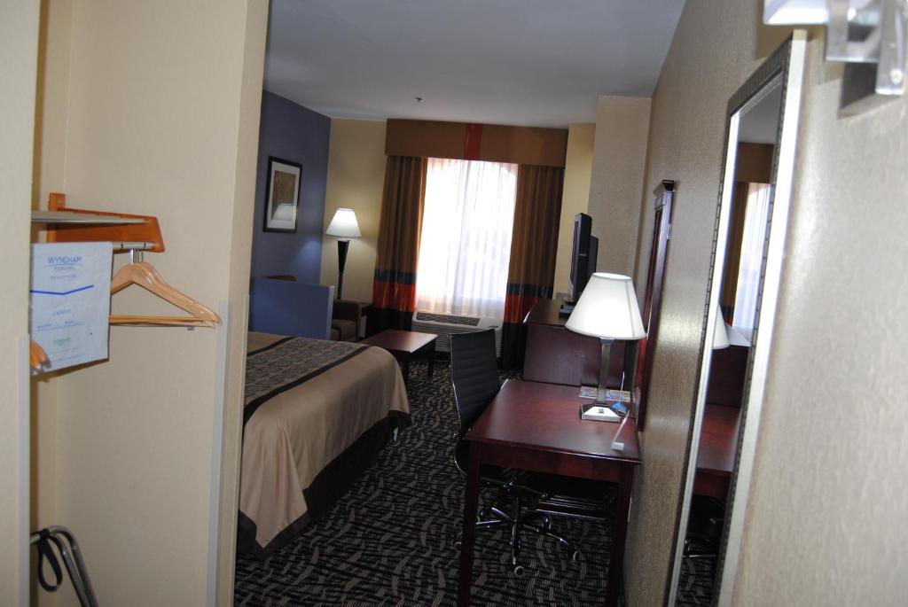 Days Inn & Suites by Wyndham Prattville-Montgomery - image 6