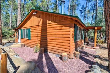 Cozy Cabin with AC and Deck 5 Mi to Downtown Prescott - image 3