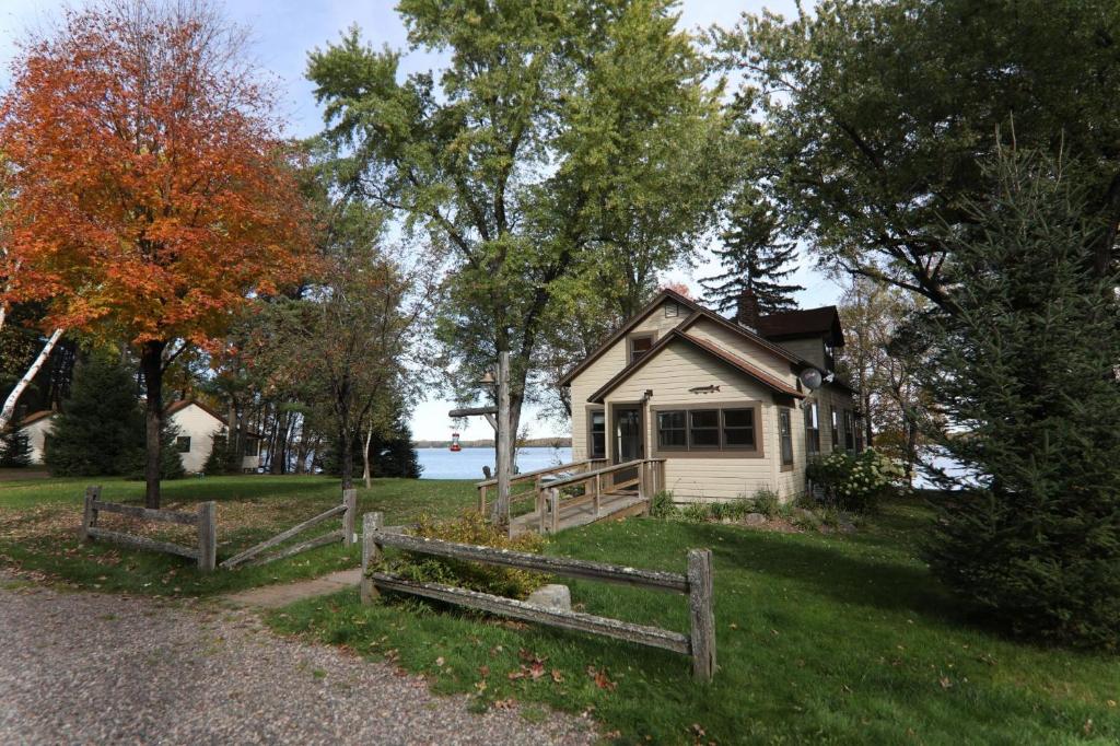 Lakefront Cabin #8 The Musky House - image 7