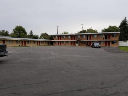 Plaza Motel - image 6