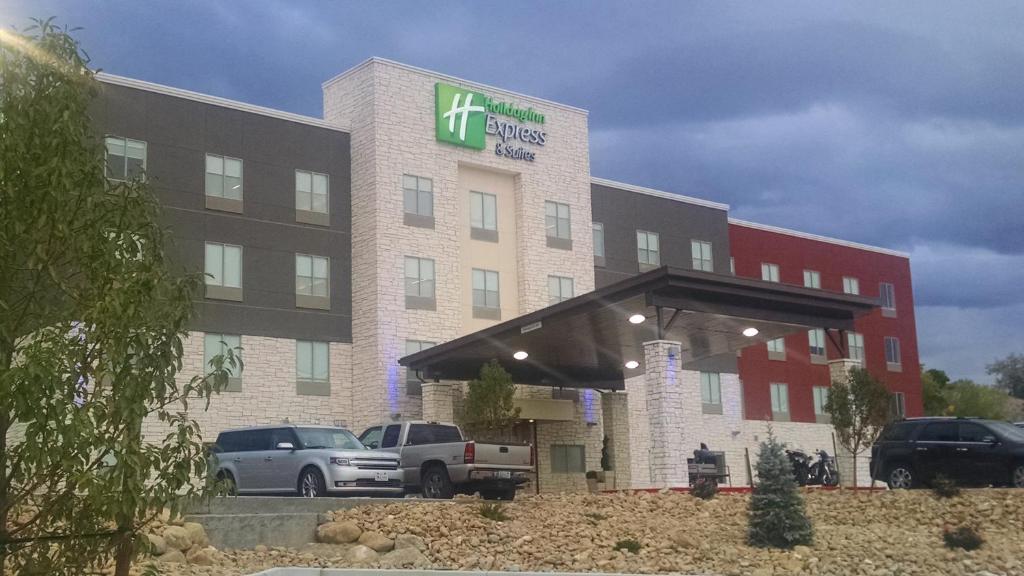 Holiday Inn Express & Suites Price an IHG Hotel - image 5