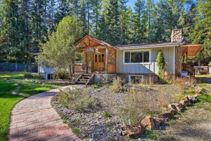 Quaint Priest Lake Cabin with Patio Less Than 1Mi to Lake - image 1