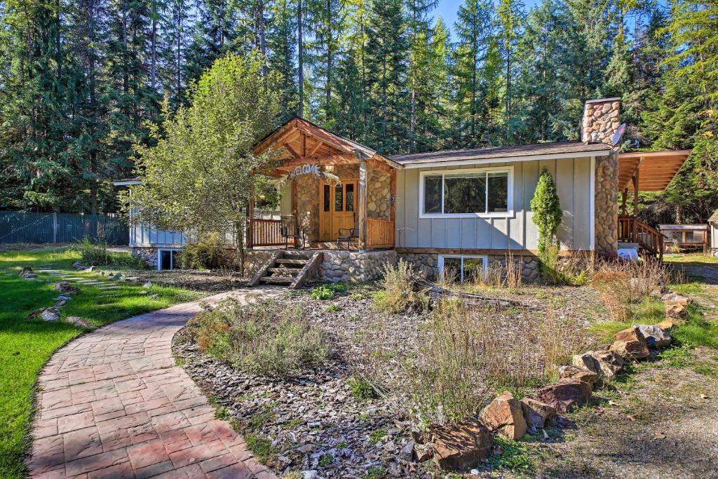 Quaint Priest Lake Cabin with Patio Less Than 1Mi to Lake - main image