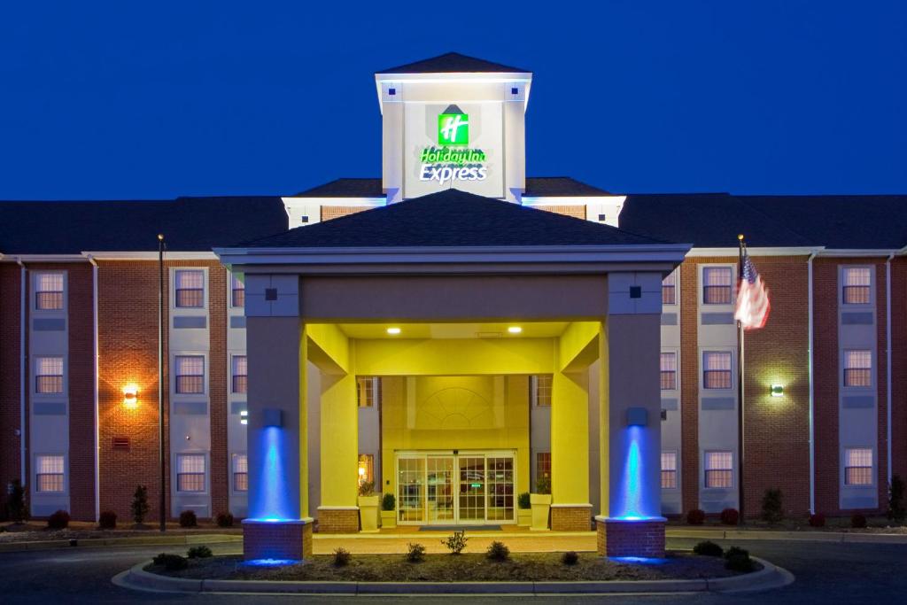 Holiday Inn Express Prince Frederick an IHG Hotel - main image