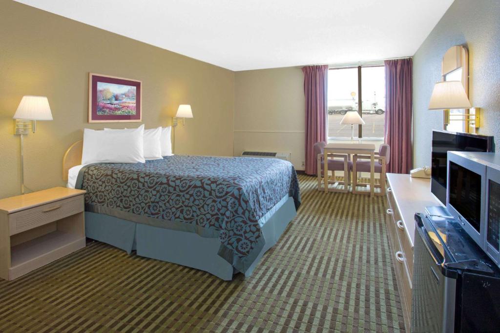 Days Inn by Wyndham Princeton - image 3