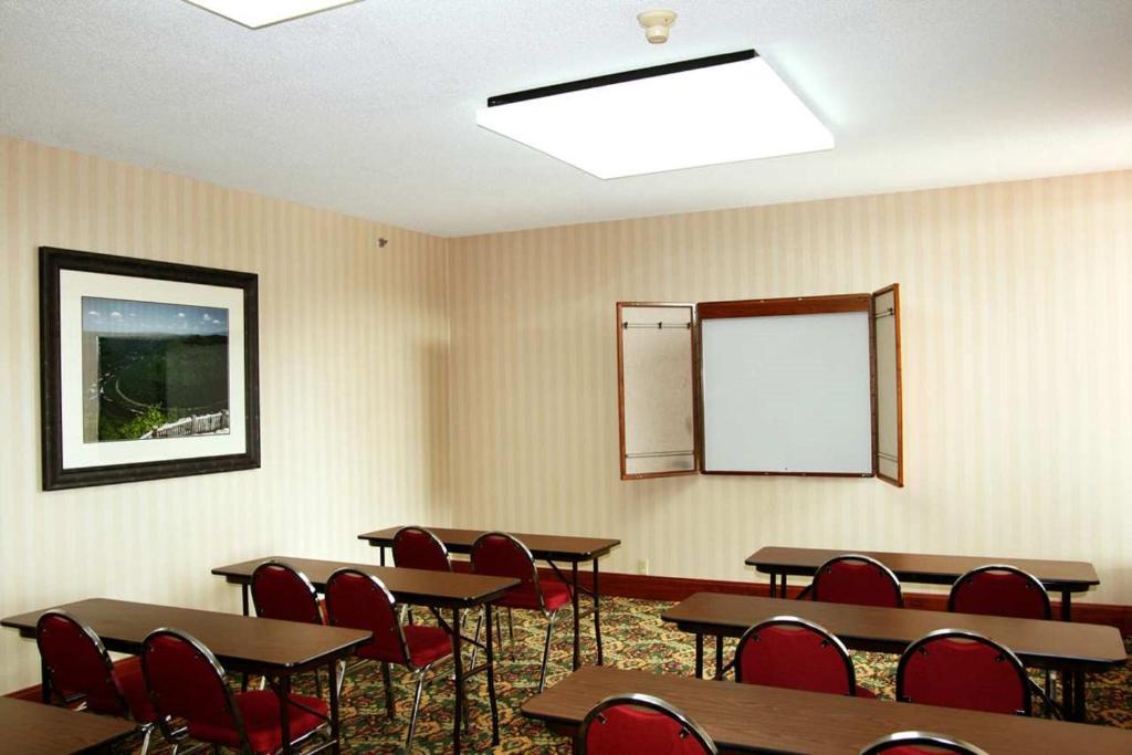 Hampton Inn Princeton - image 4