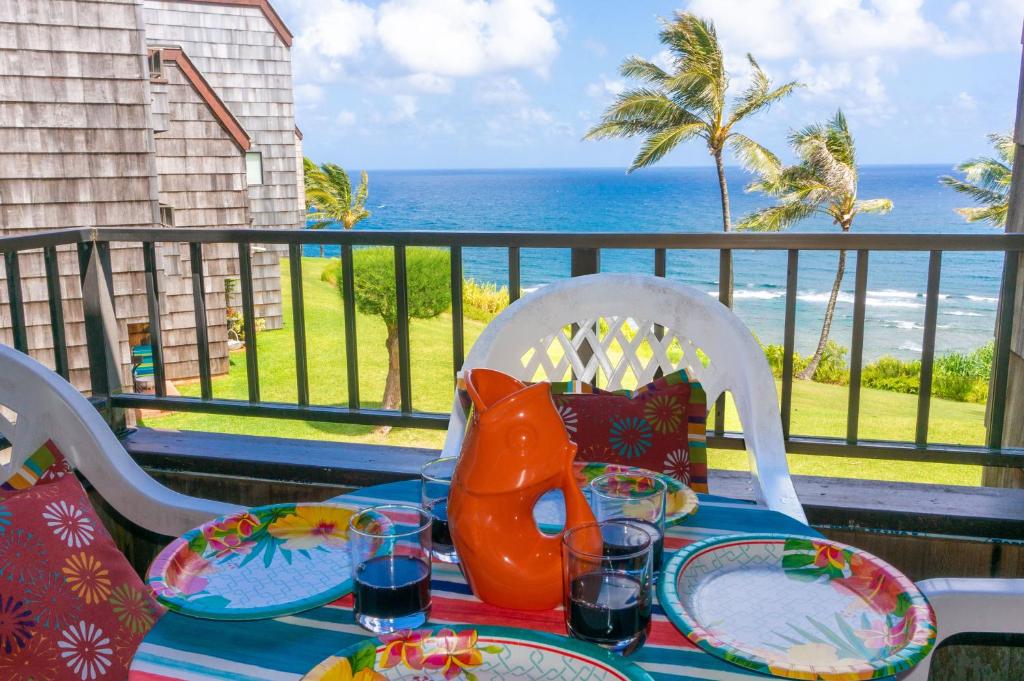 Sealodge J9-top floor with oceanfront views beach gear private lanai pool - main image