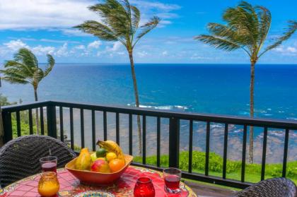 Sealodge C7 oceanfront views top floor privacy bright tropical interior Princeville