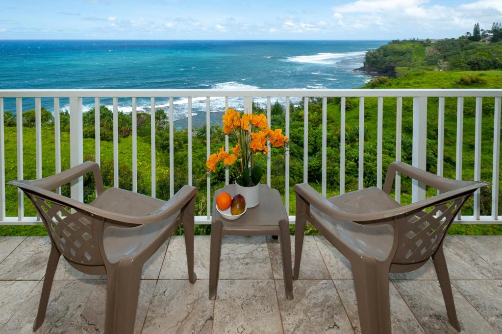 Alii Kai 4303 - Oceanfront views and top floor - watch for whales! - main image