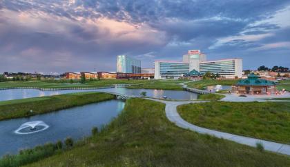 Mystic Lake Casino Hotel - image 1