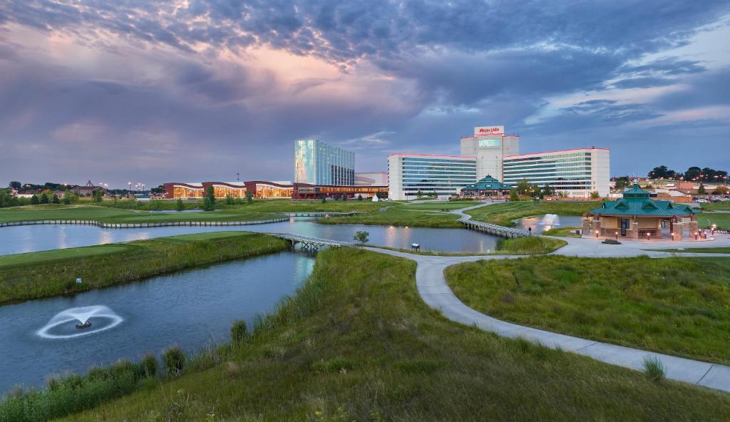 Mystic Lake Casino Hotel - main image