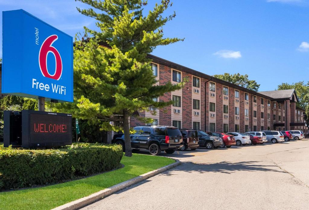 Motel 6-Prospect Heights IL - image 2