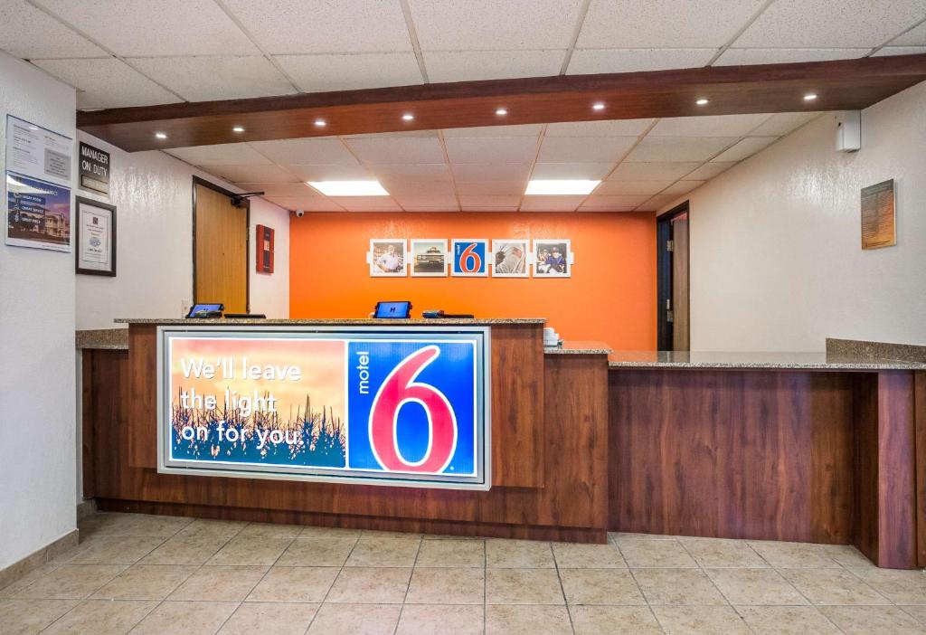 Motel 6-Prospect Heights IL - image 3