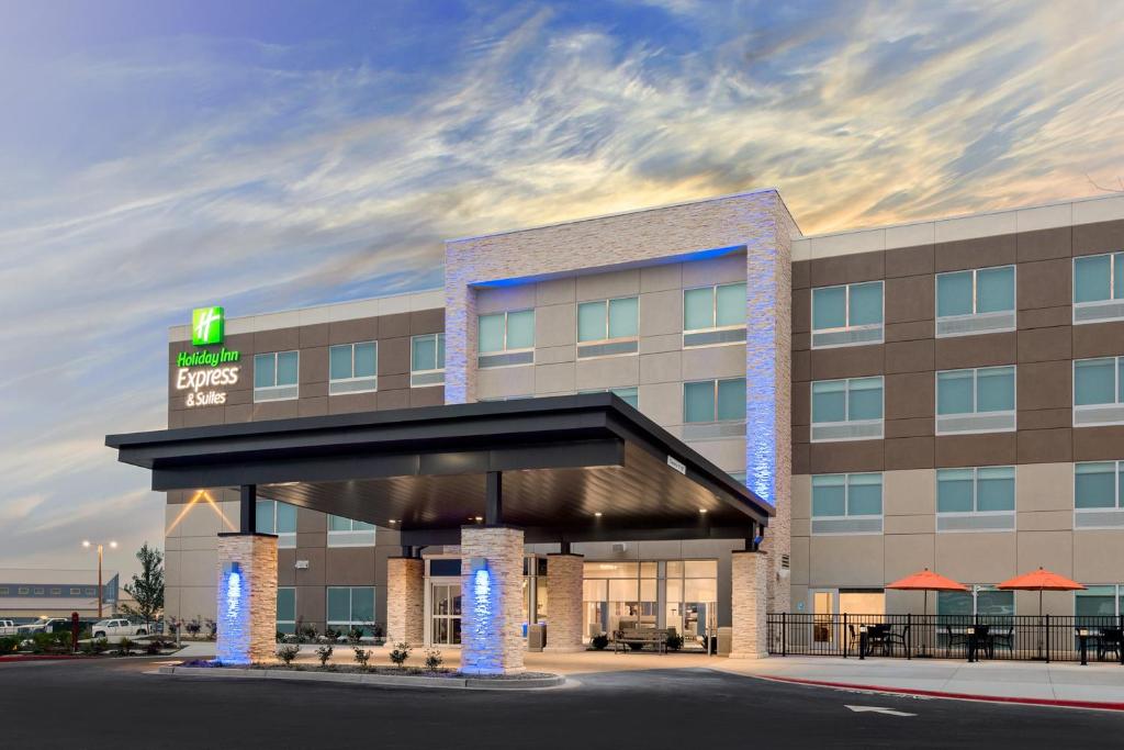 Holiday Inn Express & Suites - Prosser - Yakima Valley Wine an IHG Hotel - main image