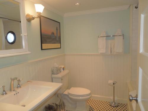 Anchor Inn Beach House - image 3