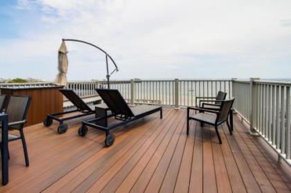 The Waterfront Penthouse - image 1