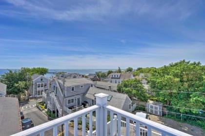 Splendid Provincetown Penthouse Apartment with Deck