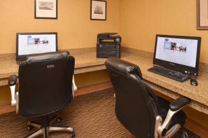 Hampton Inn & Suites Pueblo-Southgate - image 2