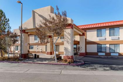 Econo Lodge Pueblo - image 4