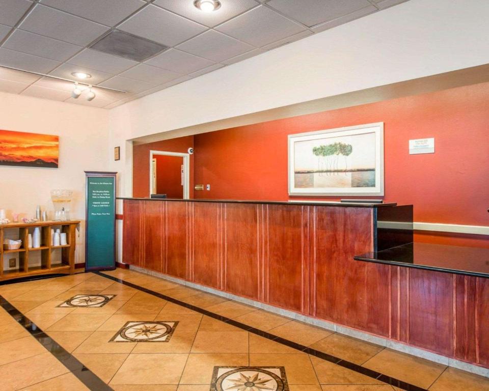 Clarion Inn Pueblo - image 4