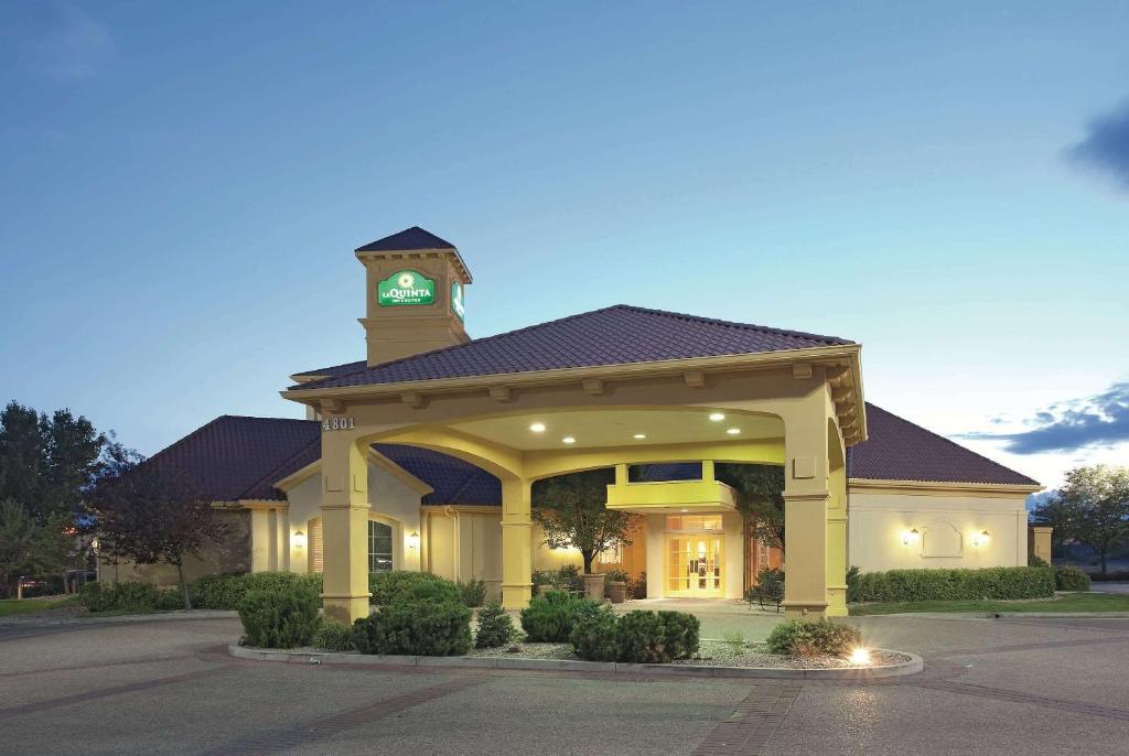 La Quinta by Wyndham Pueblo - image 2