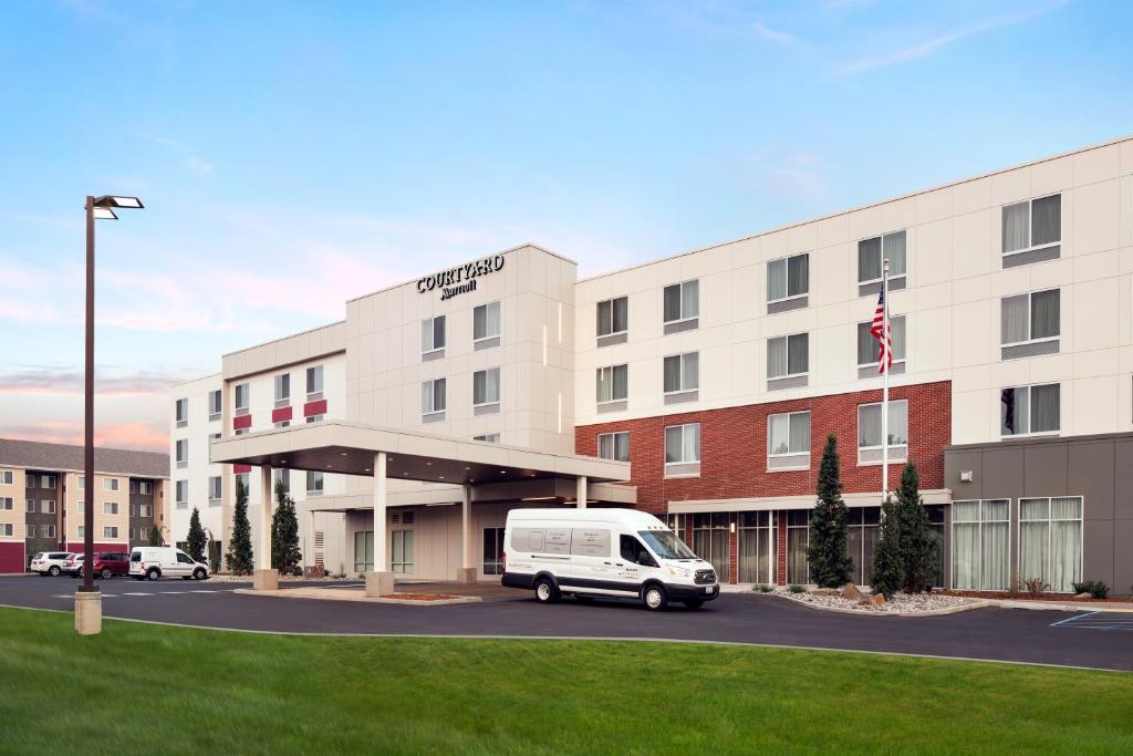 Courtyard by Marriott Pullman - main image