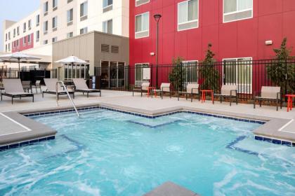 Courtyard by Marriott Pullman - image 10