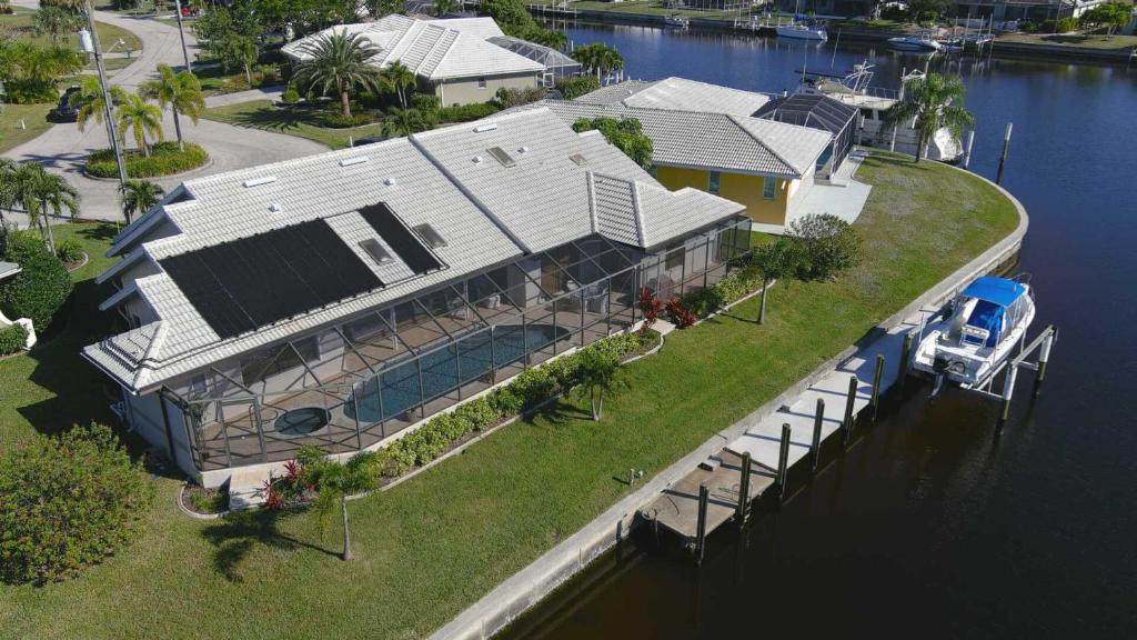 Luxury Villa with Private Pool on Charlotte Harbor Charlotte County Villa 1006 - image 3