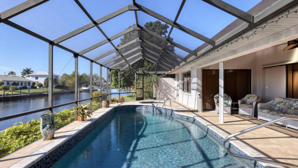 Luxury Villa with Private Pool on Charlotte Harbor Charlotte County Villa 1006 - image 6