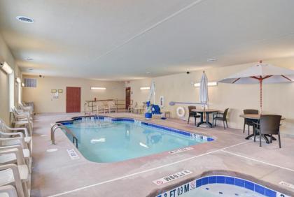 Cobblestone Hotel & Suites - Punxsutawney - image 12