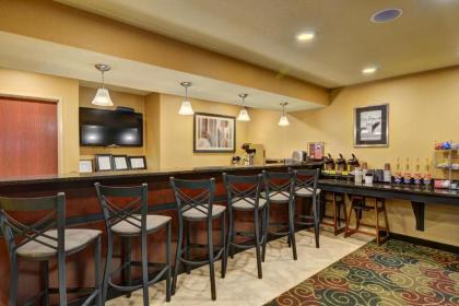 Cobblestone Hotel & Suites - Punxsutawney - image 9