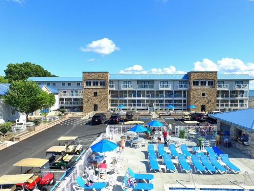 Put-in-Bay Waterfront Condo #105 - image 4