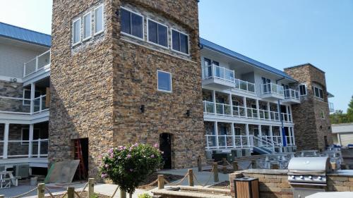 Put-in-Bay Waterfront Condo #111 - image 4