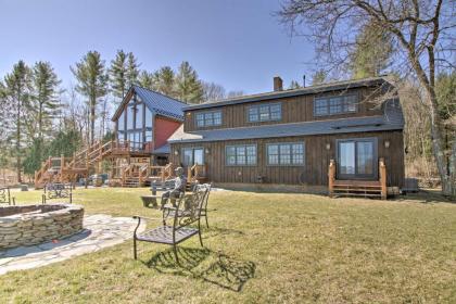 timeless Red Sox Retreat with Scenic mountain Views