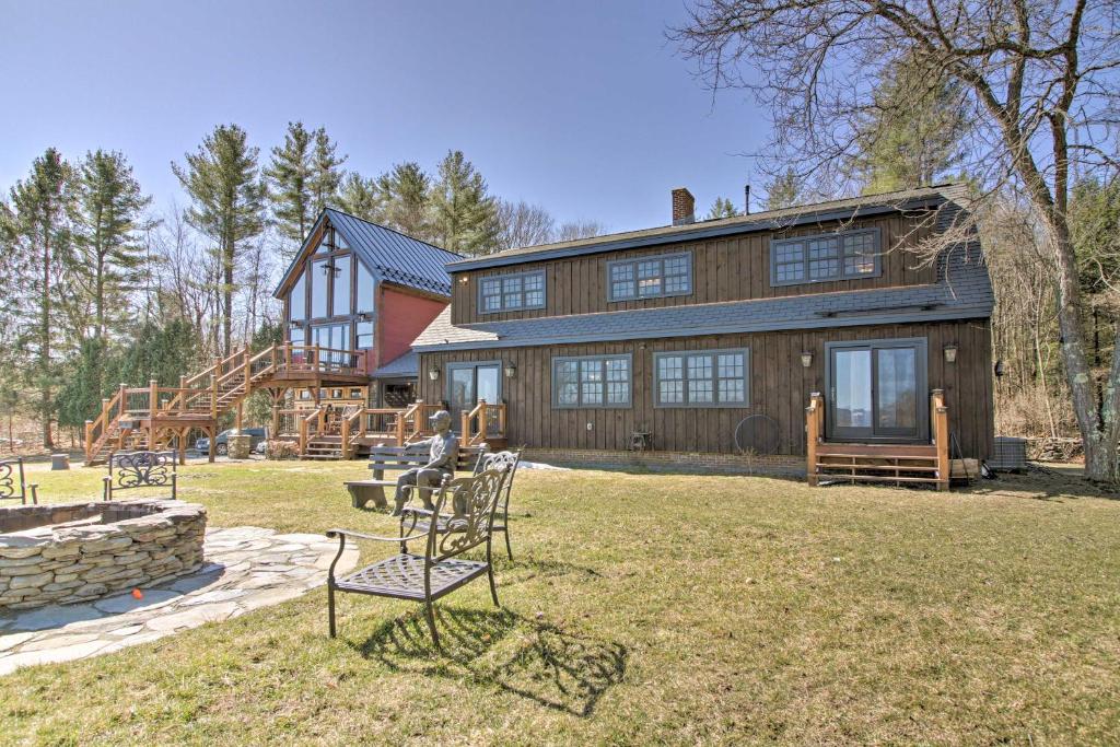 Timeless Red Sox Retreat with Scenic Mountain Views! - main image