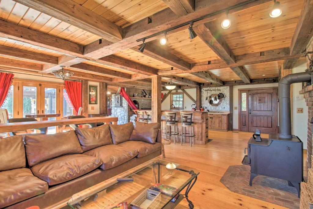 Timeless Red Sox Retreat with Scenic Mountain Views! - image 2